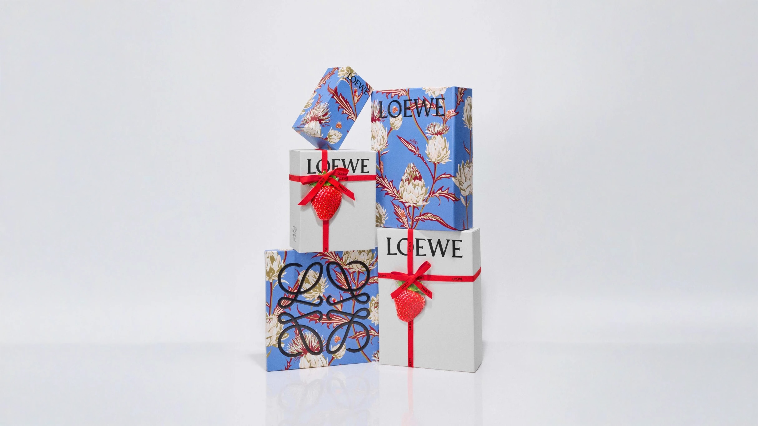 Pixel capsule collection SS23 · LOEWE Collections